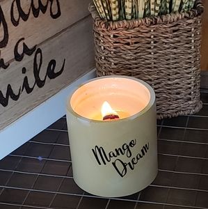 "MANGO DREAM"  Natural Scented Soy Candle with Crackling Wooden Wick